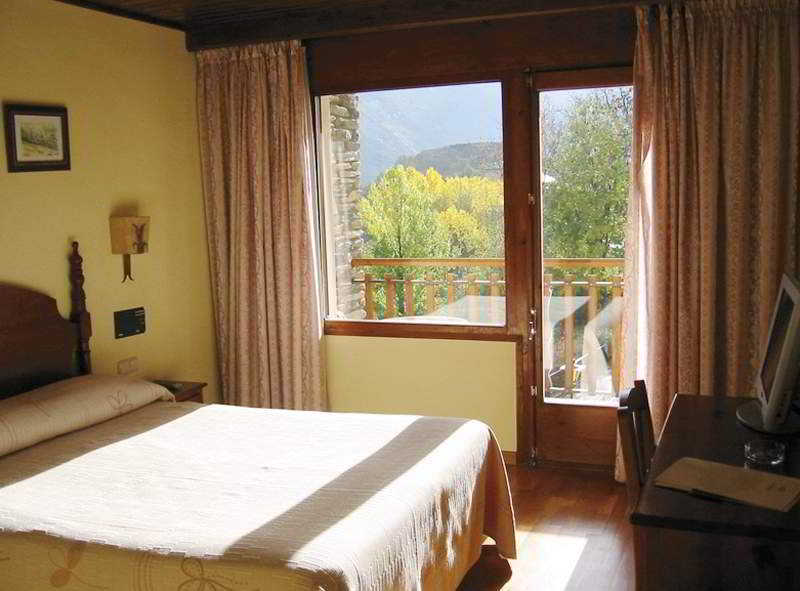 Hotel La Morera Valencia D'Aneu المظهر الخارجي الصورة