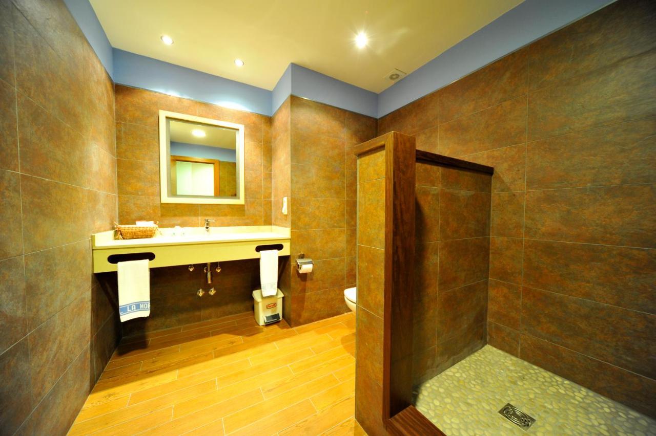 Hotel La Morera Valencia D'Aneu المظهر الخارجي الصورة